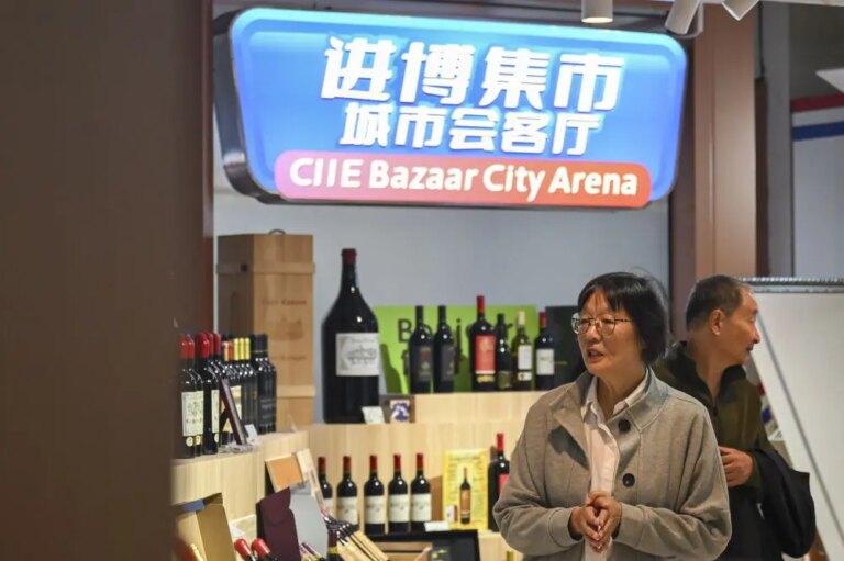 Cina: la CIIE Bazar City Arena a Shanghai (1)