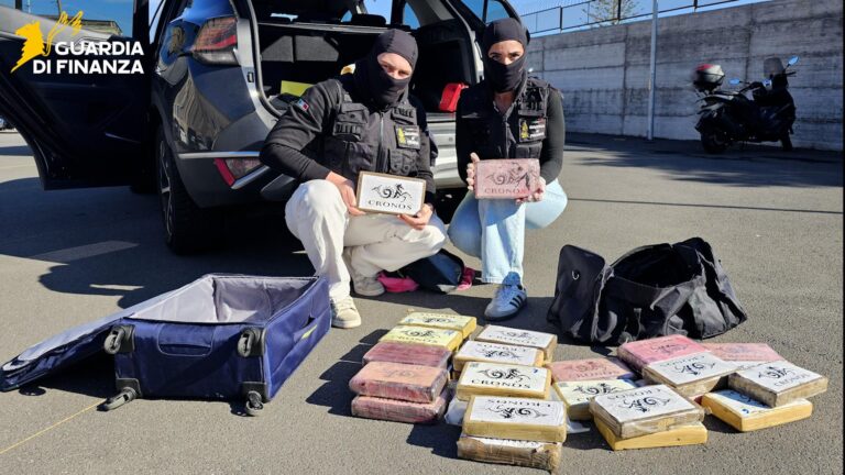 In auto con 35 kg di cocaina, corriere romano arrestato nel Catanese