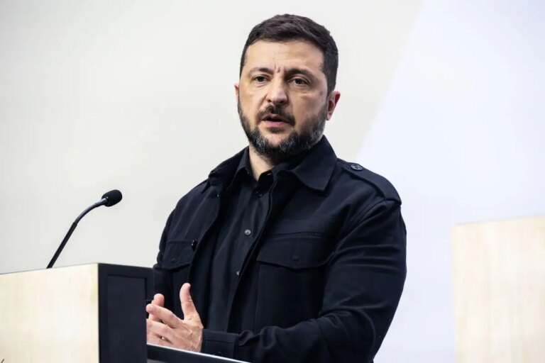 Ucraina, Zelensky “Nuovi attacchi russi in cinque regioni, ci sono morti e feriti”