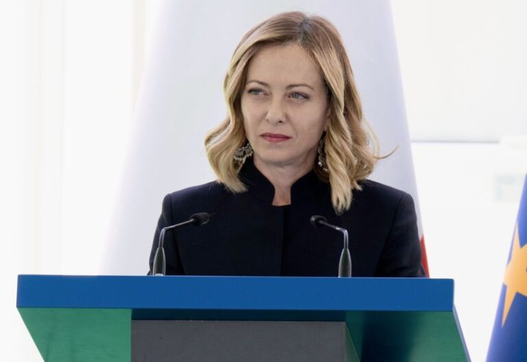 Meloni “Sì al confronto con Schlein e Conte ad Atreju”. La segretaria Pd: “Scappa un’altra volta”, il presidente M5S accetta