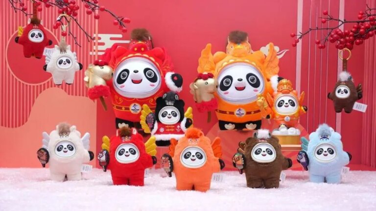 Cina: la versione “cavallo” di Bing Dwen Dwen arriva sul mercato