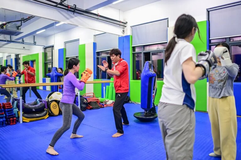 Cina: a Ningbo risorse utilizzate per un progetto di lezioni di scuola serale (1)