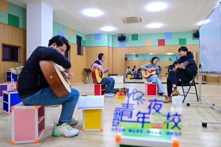 Cina: a Ningbo risorse utilizzate per un progetto di lezioni di scuola serale (2)