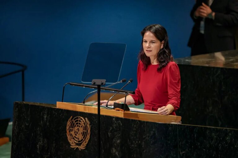 Giornata ONU contro la violenza sulle donne, Baerbock denuncia l’“epidemia” della violenza digitale e dei deepfake sessuali