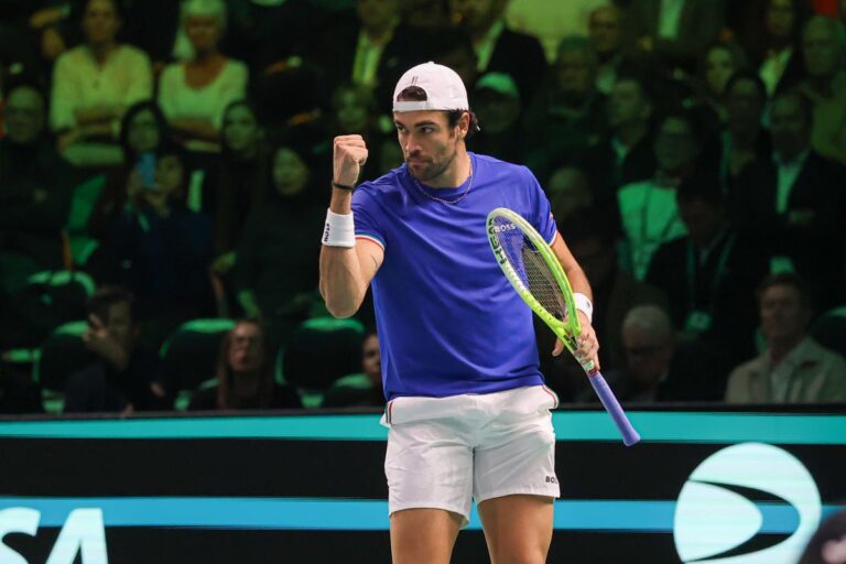 L’ItalDavis è ancora in finale, sconfitto il Belgio. Berrettini domina Collignon, Cobolli vince una partita epica contro Bergs