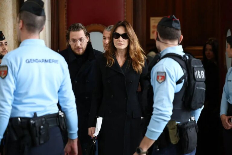 La Corte d’appello di Parigi concede la libertà vigilata a Sarkozy