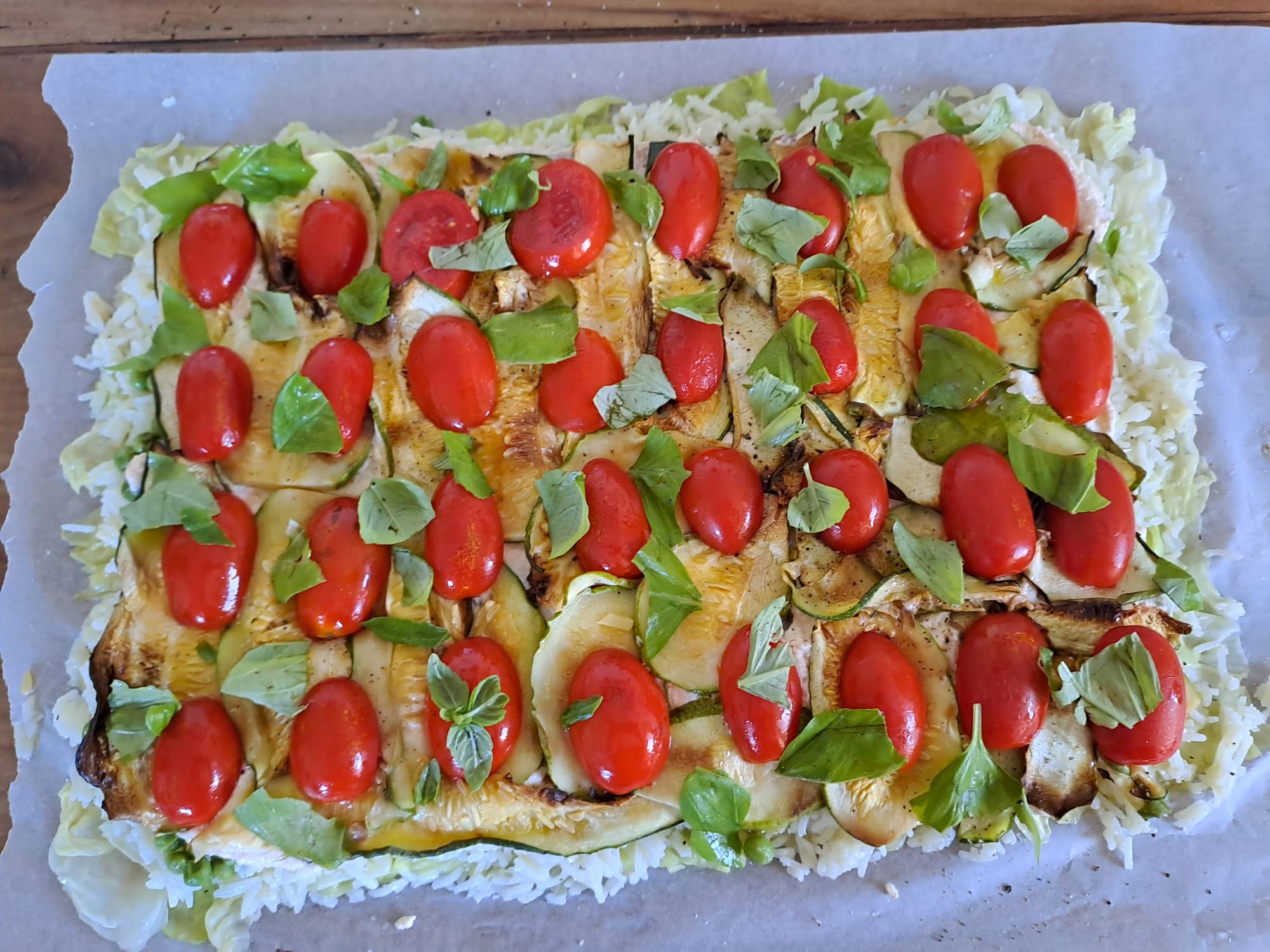 E poi zucchine grigliate, pomodorini e basilico fresco