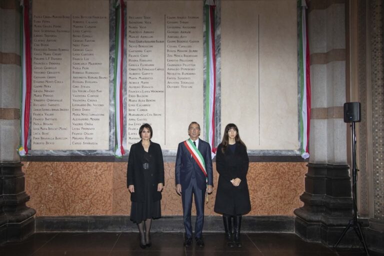 Da Armani a Pomodoro, a Milano 14 nuovi iscritti al Famedio. Sala “Servono esempi”