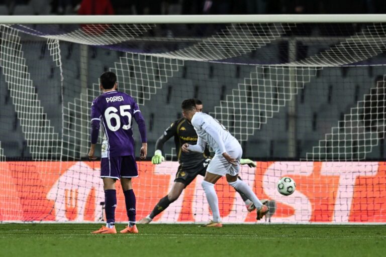 Fiorentina, la crisi non si ferma: al Franchi passa 0-1 l’AEK Atene