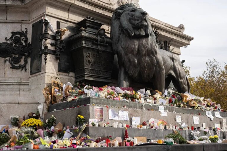 La Francia ricorda le sue vittime degli attentati dell’Isis del 2015