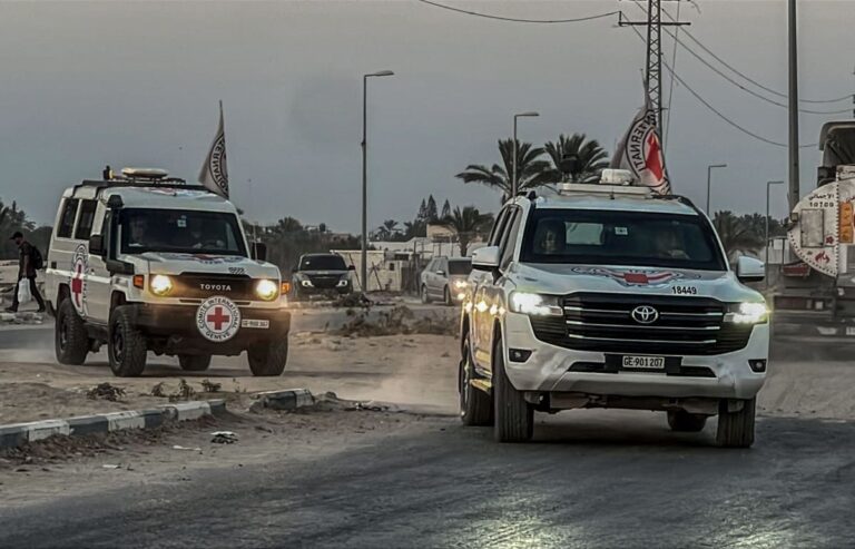 Identificati i corpi di altri tre ostaggi consegnati da Hamas. Netanyahu “Li riporteremo tutti a casa”