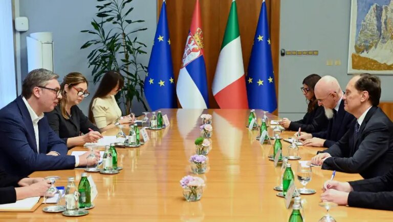 Il presidente serbo Vucic incontra Ciriani “Italia partner importante nel percorso europeo”