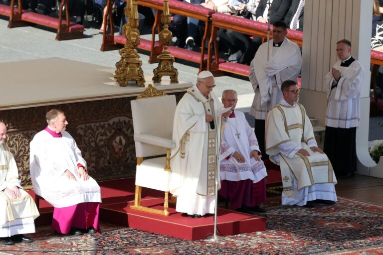 Papa Leone XIV “L’umanità soffre per le ingiustizie e le guerre, sentiamo il dovere di costruire la fraternità”