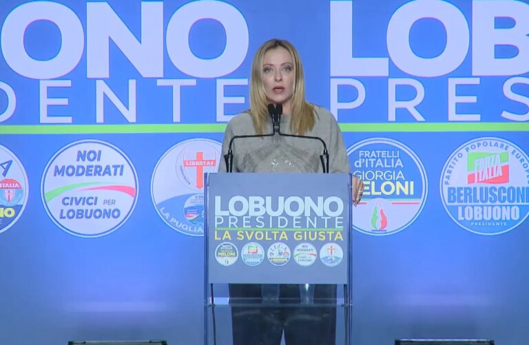Meloni a Bari “Puntiamo a vincere la sfida di Lobuono in Puglia”. E sulla manovra “Ci vuole coraggio a dire che favorisce i ricchi”
