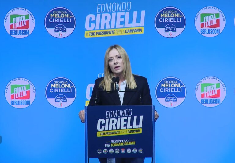 Meloni a Napoli “Il Sud non è un problema da risolvere, ma un patrimonio da difendere”