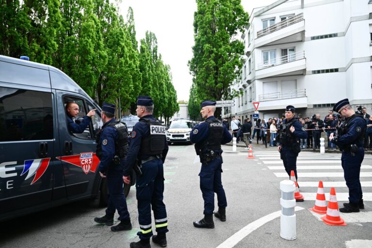 Francia, un uomo grida “Allahu Akbar” e investe dieci persone: 4 sono gravemente ferite