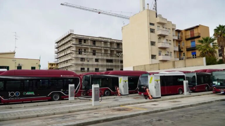 A Reggio Calabria 67 colonnine di ricarica per i nuovi bus elettrici Atam
