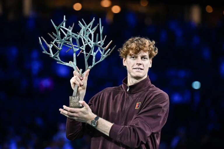 Sinner trionfa al Masters 1000 di Parigi e torna numero 1 del mondo “Ora appuntamento alle Finals”