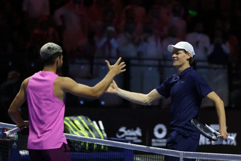 Sinner e Alcaraz si allenano insieme a Torino, accolti da un boato sul Centrale