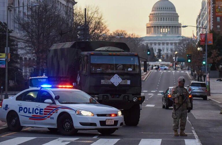 Spari vicino alla Casa Bianca, colpiti due militari della Guardia Nazionale. Fermato un sospettato. Trump “Quell’animale pagherà un prezzo altissimo”