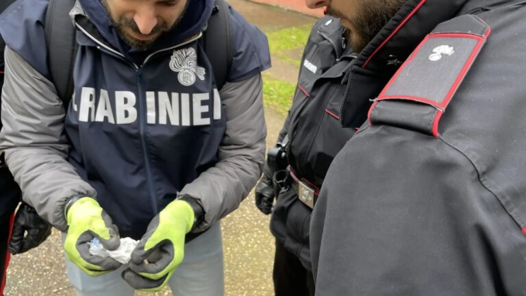 Controlli antidroga a Roma, Carabinieri arrestano 18 persone