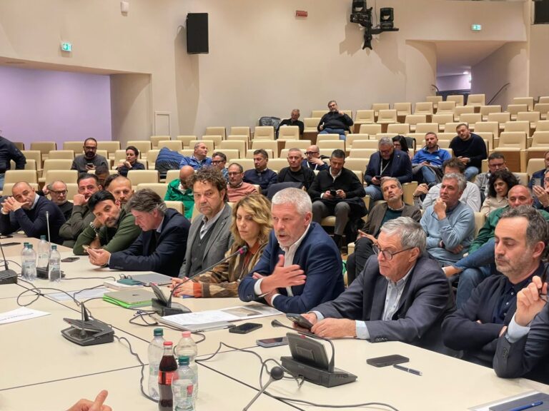 Firmato il contratto dei Metalmeccanici, aumento salariale di 205 euro sui minimi