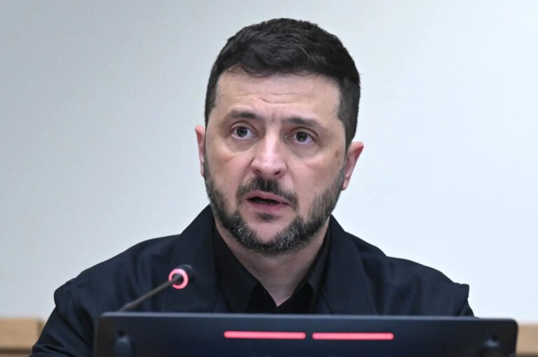 Nuovo attacco russo in Ucraina, sei morti. Zelensky: “La pressione sulla Russia deve dare risultati”