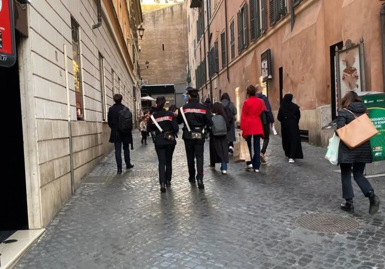 Stretta dei Carabinieri contro furti e borseggi a Roma, 14 arresti