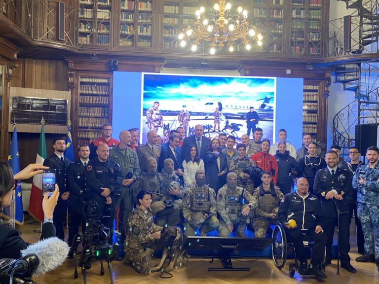 Arriva il calendario della Difesa, Crosetto “Le forze armate danno il meglio quando stanno insieme”