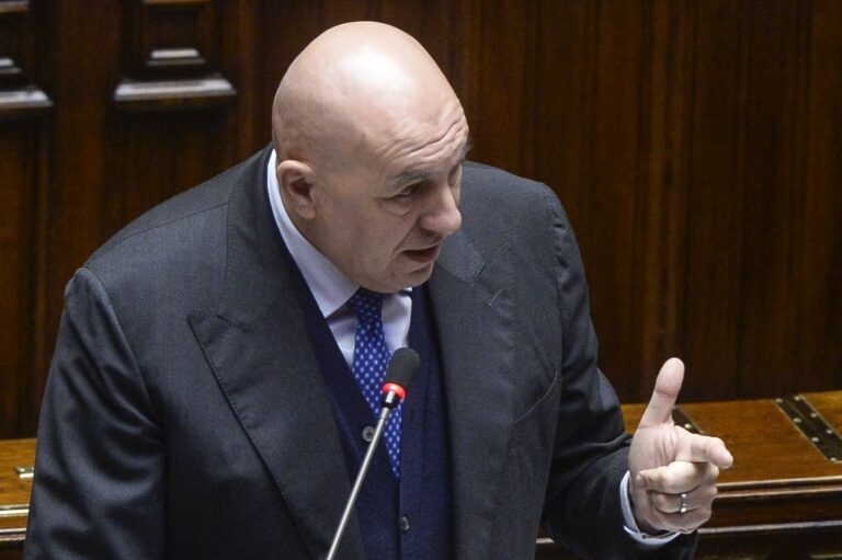 Crosetto “Cori fascisti a Parma? Quelle persone vanno prese a calci e mandate via”