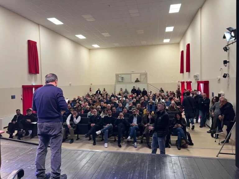 Raddoppio ferroviario Giampilieri-Fiumefreddo, De Luca ai sindaci “Serve un documento unitario”