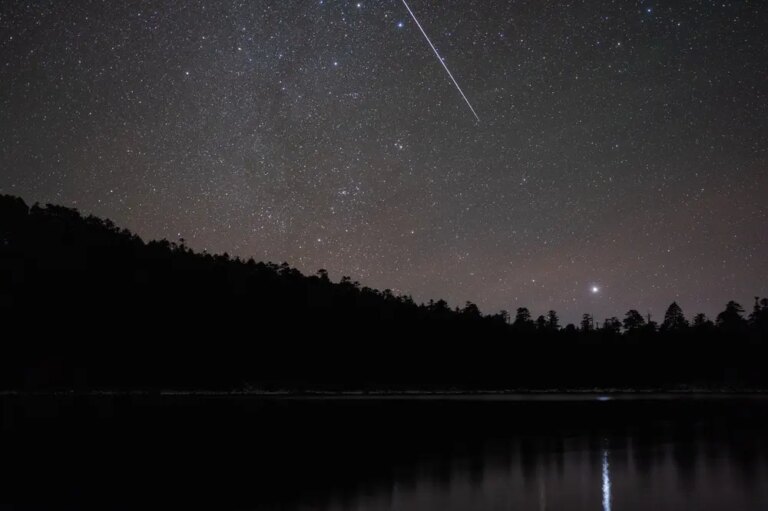 Cina: foto dello sciame meteorico delle Geminidi visto dal Sichuan (1)