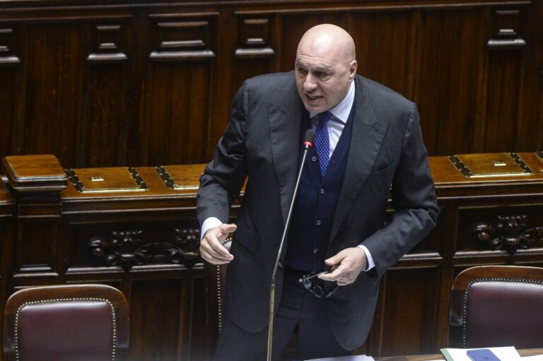 Crosetto “Trump ha esplicitato che l’Unione Europea gli serve poco o nulla”