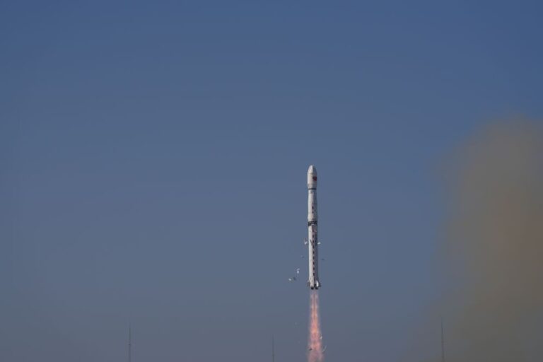 Cina, lanciato un nuovo satellite nello spazio