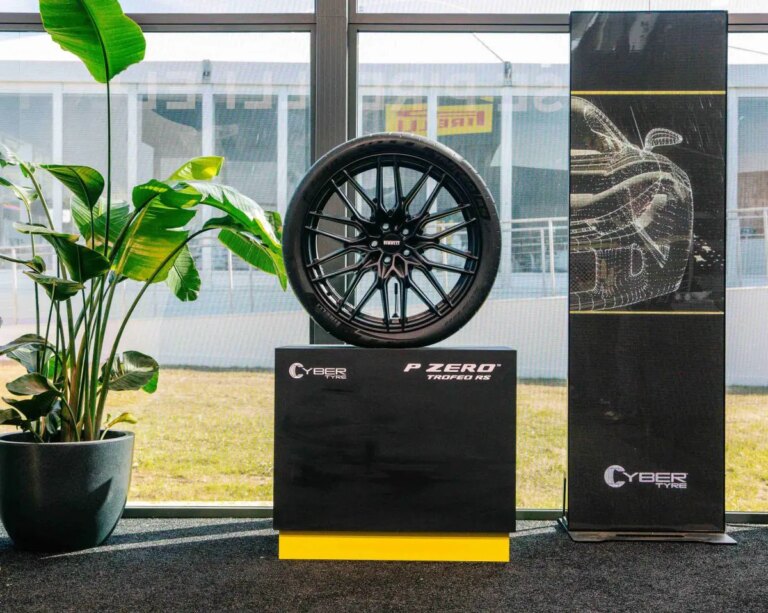 Il sistema Pirelli Cyber Tyre premiato in tutto il mondo