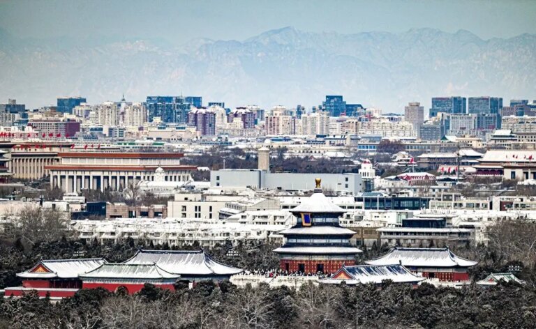Cina: arriva la neve a Pechino, imbiancata la capitale (1)