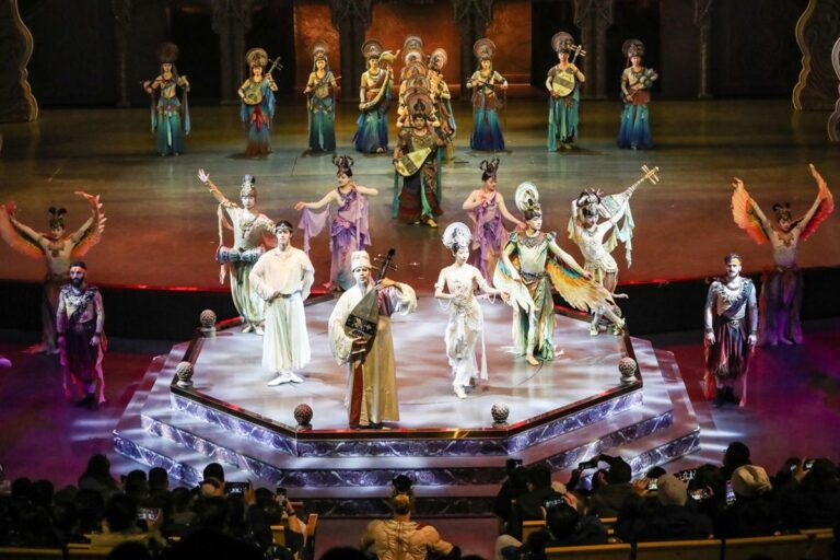 Cina: a Dunhuang lo spettacolo di danza sui “suoni antichi” della città (1)