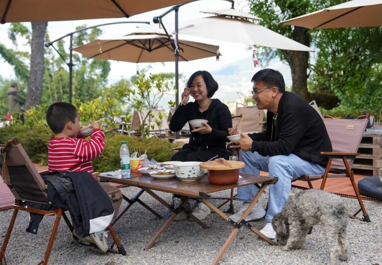 Cina: il villaggio di Manhai rinasce con turismo e tradizioni etniche (1)