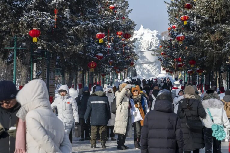 Cina: iniziata esposizione sperimentale di sculture di neve a Sun Island (2)