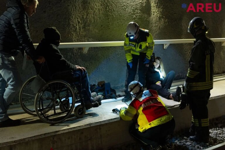 Simulato un incidente ferroviario in galleria nel Varesotto, un centinaio di persone coinvolte