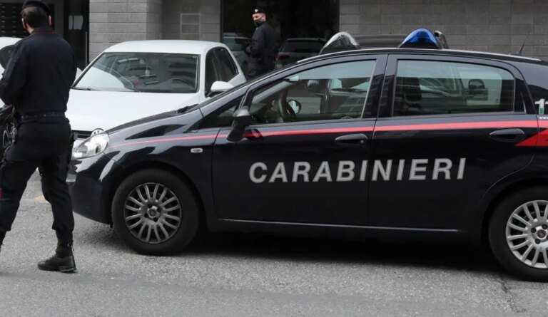 Era ricercato da ottobre, 47enne individuato e arrestato nel Torinese durante una diretta TikTok