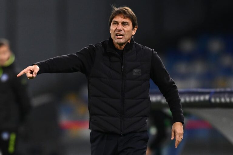 Il Napoli si salva ai rigori contro il Cagliari, Conte ai quarti di Coppa Italia col brivido
