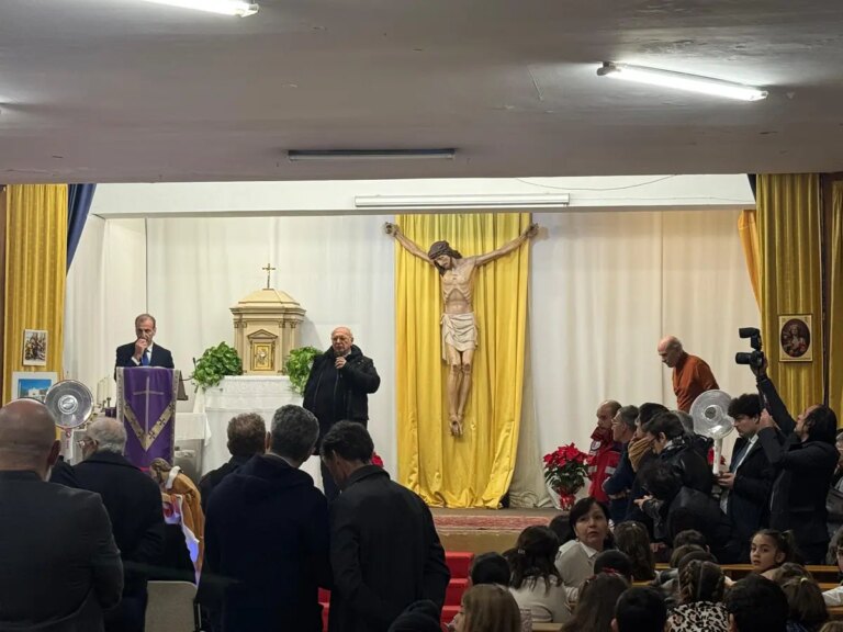 Palermo, torna a Borgo Nuovo Crocifisso restaurato. Mantovano “Avanti con modello Caivano”, Schifani “Lavorare per le periferie”