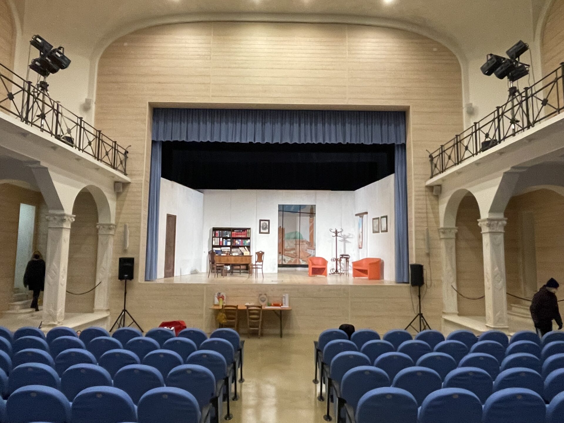 FOTO4 L'ampio palco è il più grande dell'intera Provincia di Vicenza