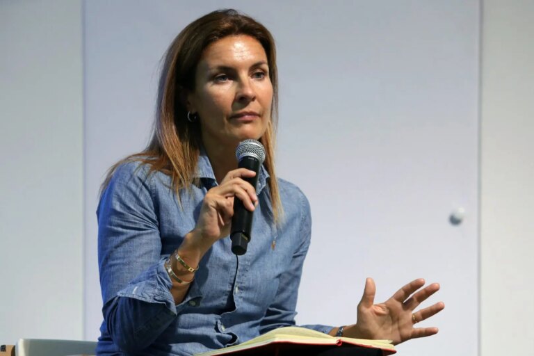 Inchiesta Qatargate, il Parlamento europeo revoca l’immunità ad Alessandra Moretti: “Voto politico”