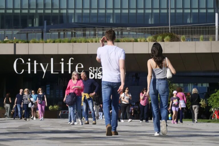 Censis, il ceto medio vive in uno stato febbrile. In 15 anni ricchezza delle famiglie diminuita dell’8,5%