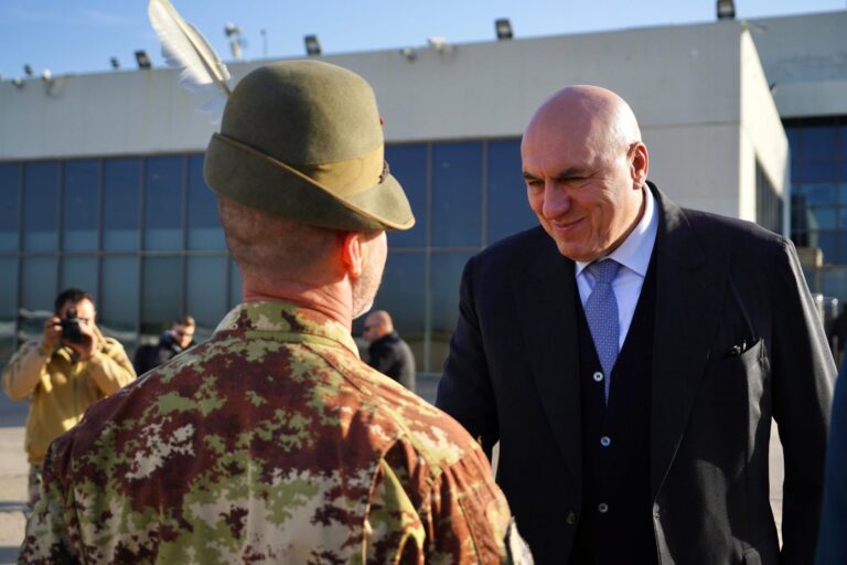 Crosetto in visita ufficiale in Libano incontra i militari italiani