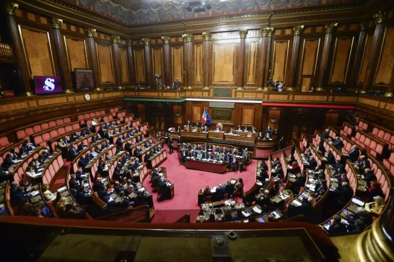 La manovra al Senato, al via la prima chiama per il voto di fiducia sul maxi-emendamento