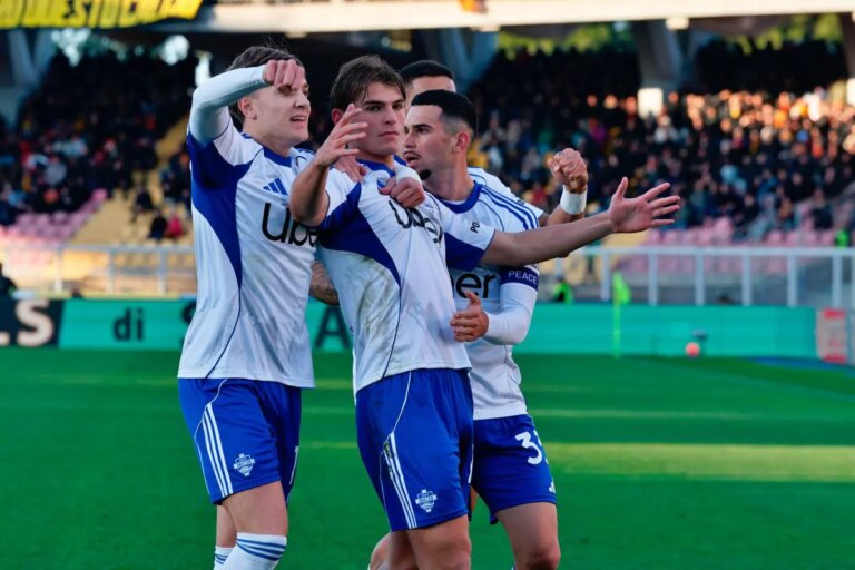 Il Como ritrova la vittoria dopo un mese, tris a Lecce
