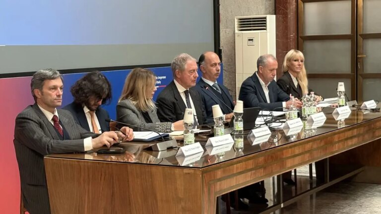 Moda, Urso “In manovra proroga per il 2026 del credito d’imposta”